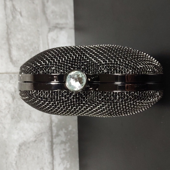 Unique Metal Heart Shaped Clutch Bag - Picture 7 of 14